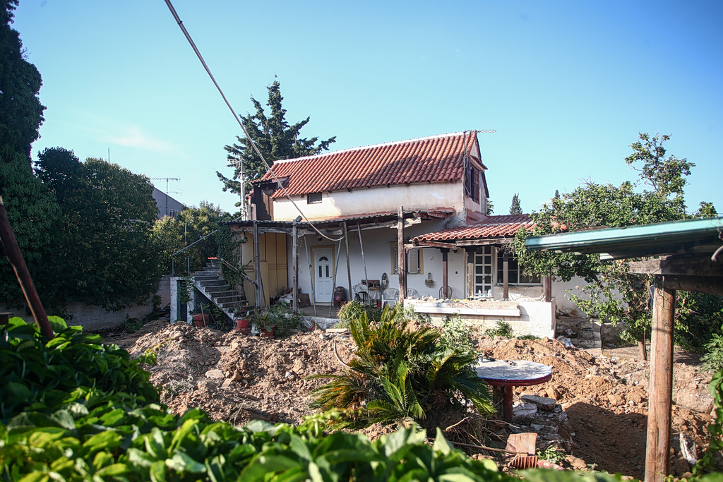Daughter 68, Admits Burying Mother in Garden to Keep Pension