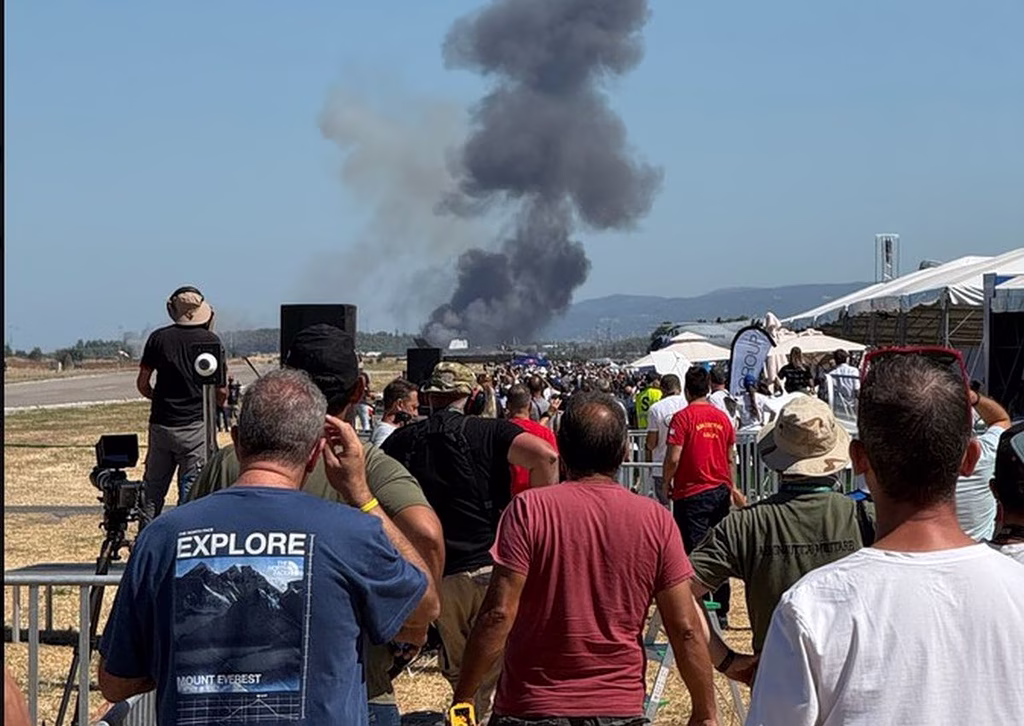 Phantom Jet Crashes at Tanagra Airshow (vid)