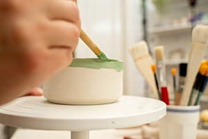 Athens Workshop Invites Participants to Paint Ceramic Plates
