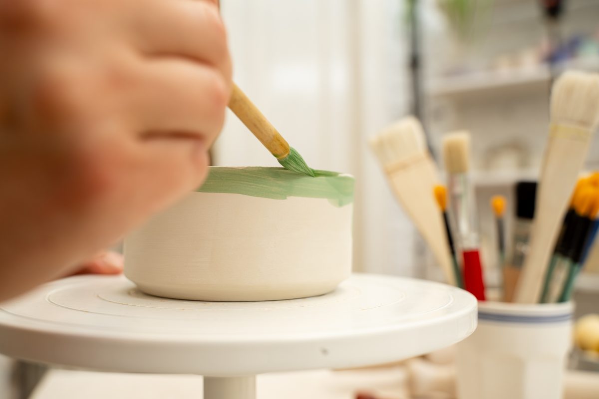 Athens Workshop Invites Participants to Paint Ceramic Plates