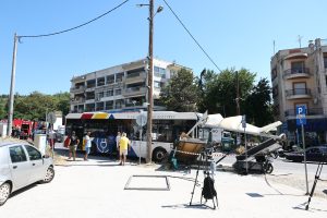 Thessaloniki: Electric Bus Crashes Into Bus Stop, Four Hurt