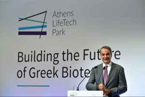 Mitsotakis Touts €1bn Pharma Push at Athens Biotech Hub