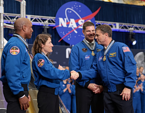 Artemis II Leaders Wiseman, Glover Step Away From Spaceflight