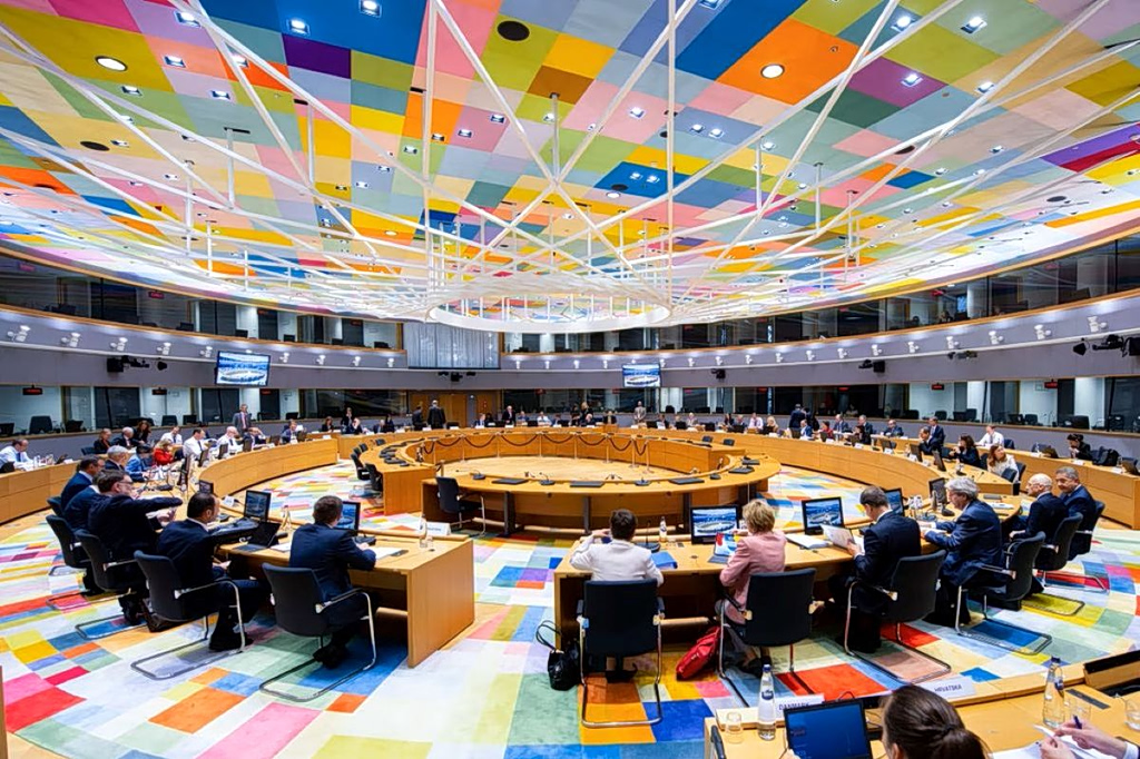 Eurozone Finance Chiefs Brace for Energy Shock as Prices Surge
