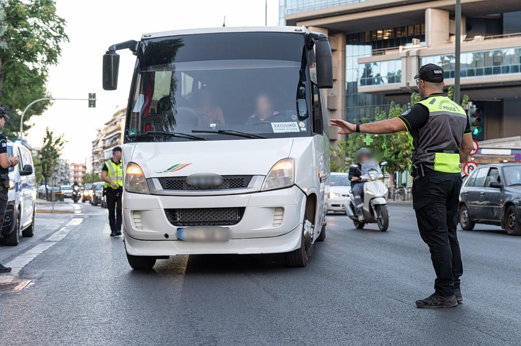 Two Children Left on School Bus for Four Hours in Crete