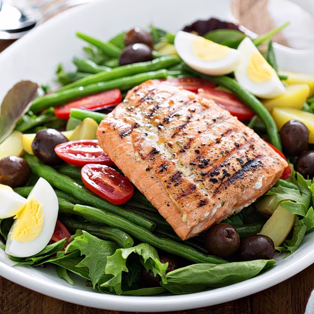 Niçoise Salad with Fresh Salmon