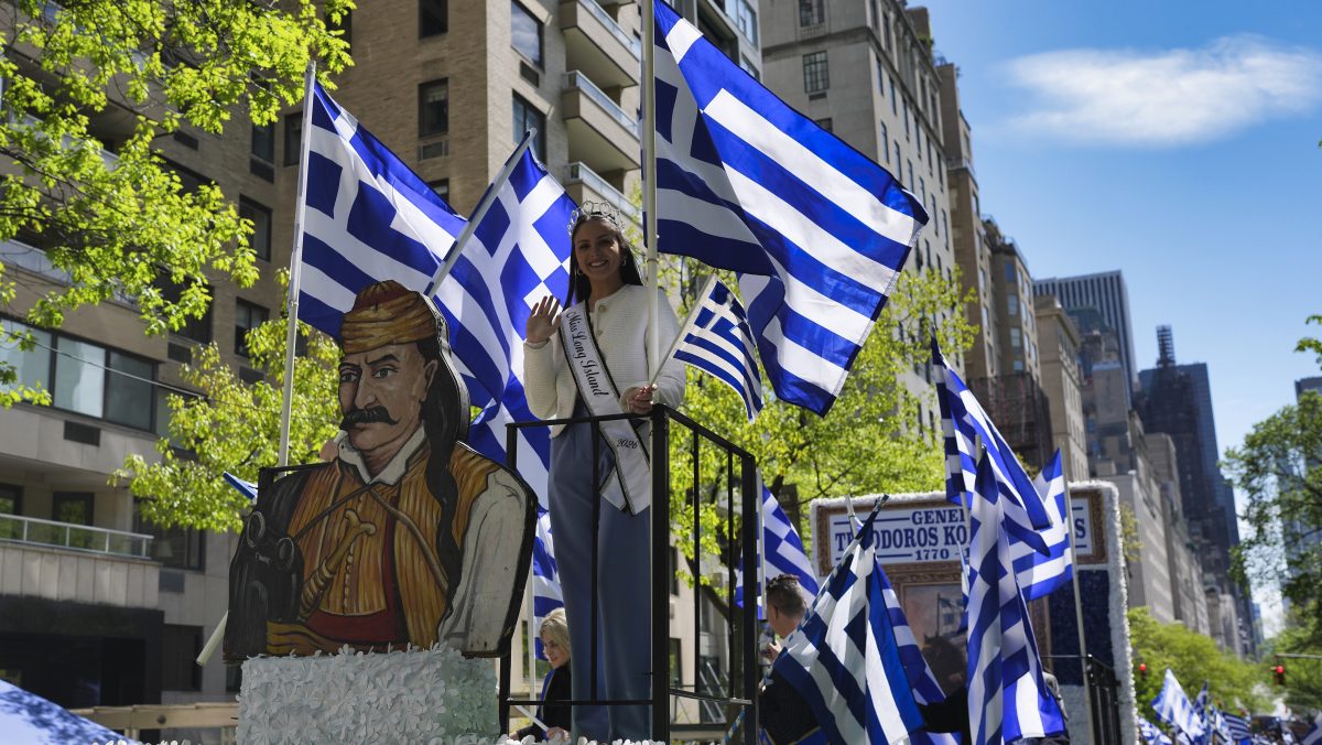 The Bittersweet Return: How Diaspora Greeks Navigate the End of Summer