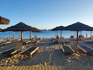 Man, 82, Dies After Beach Brawl Over Sunbed in Vouliagmeni