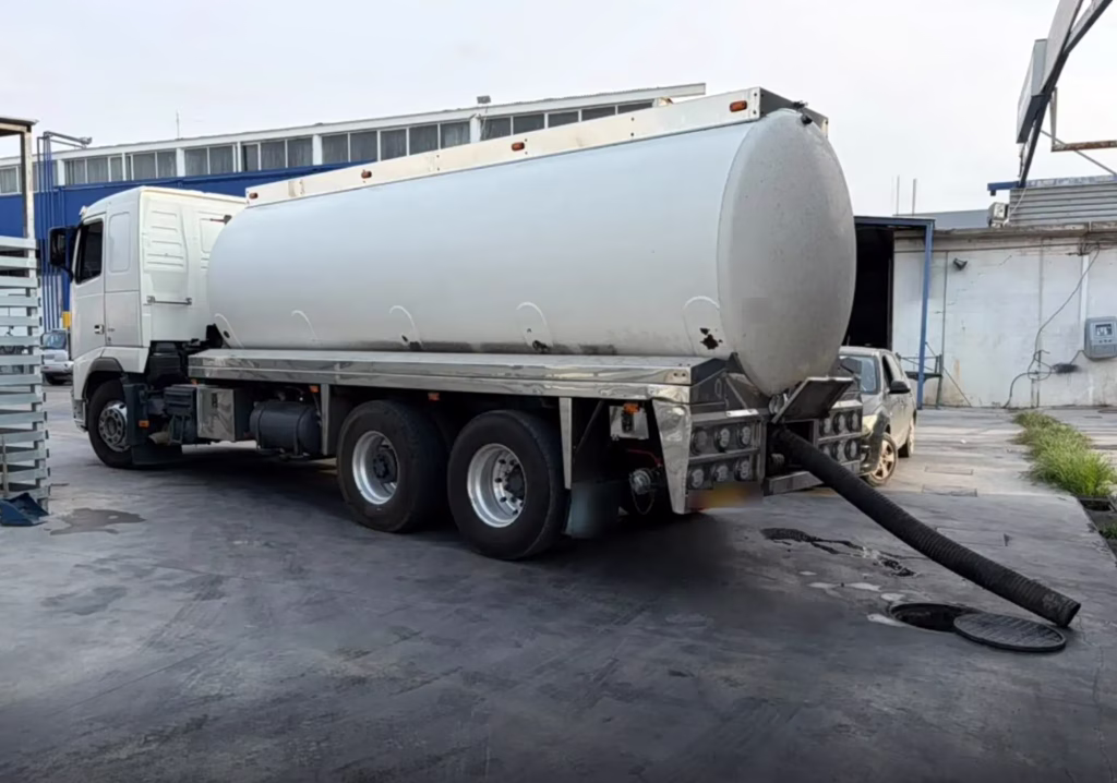 Police Say Industrial Waste Dumped by Tanker Reached Kifisos and Sea