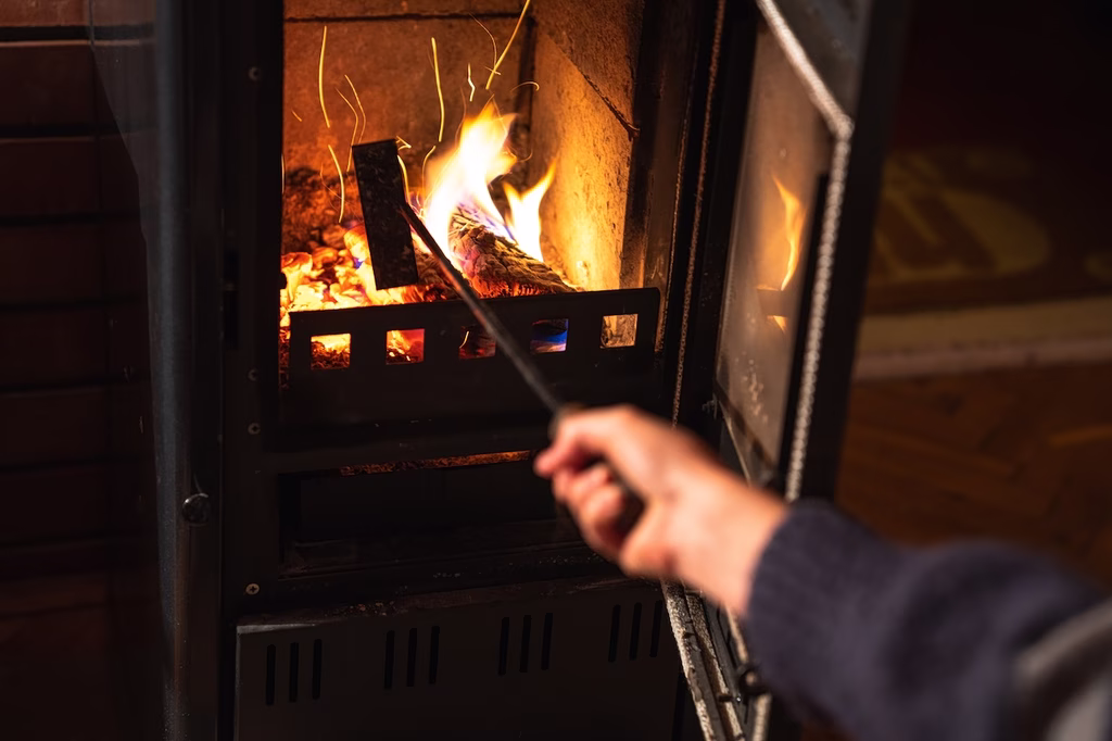 Rising Heating Costs Drive Early Demand for Firewood in Greece