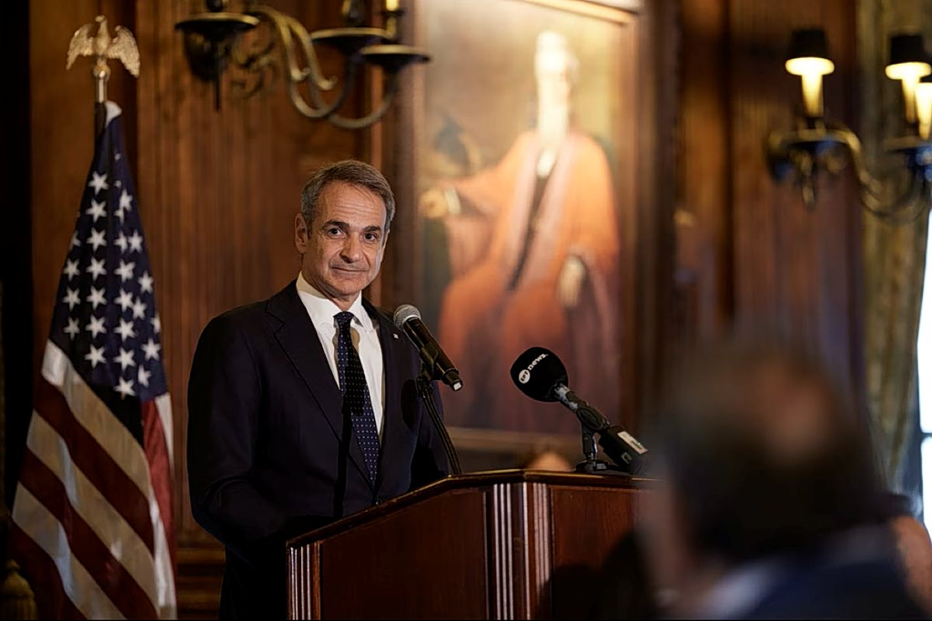 Mitsotakis Honors Six Greek Americans at New York Diaspora Event