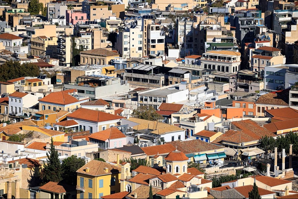 Greek Household Spending Climbs 5.5% but Still Trails 2008 Levels