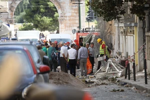 Plaka Explosion: Two Adjacent Buildings Under Inspection