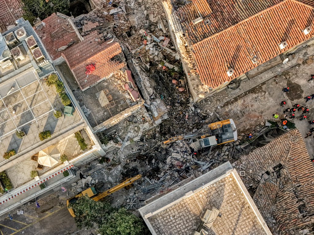 Woman Found Dead in Rubble After Plaka Building Explosion