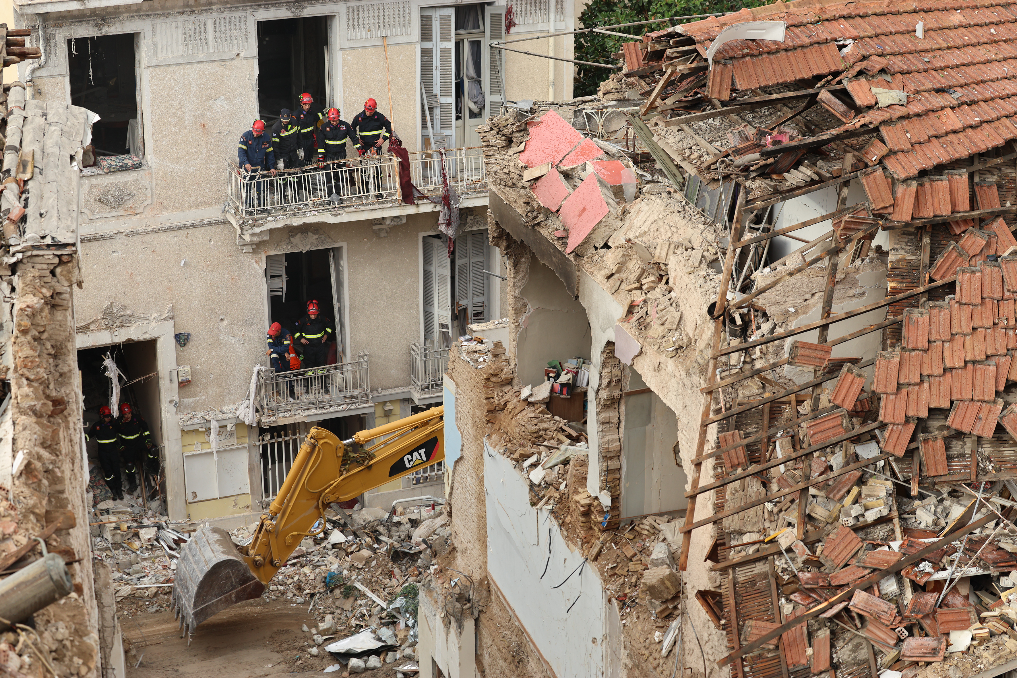 Plaka Explosion: Structural Checks on Neighboring Buildings Begin