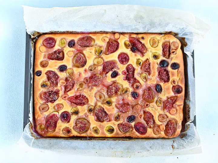Sweet Bread with Grapes, Sesame & Grape Molasses