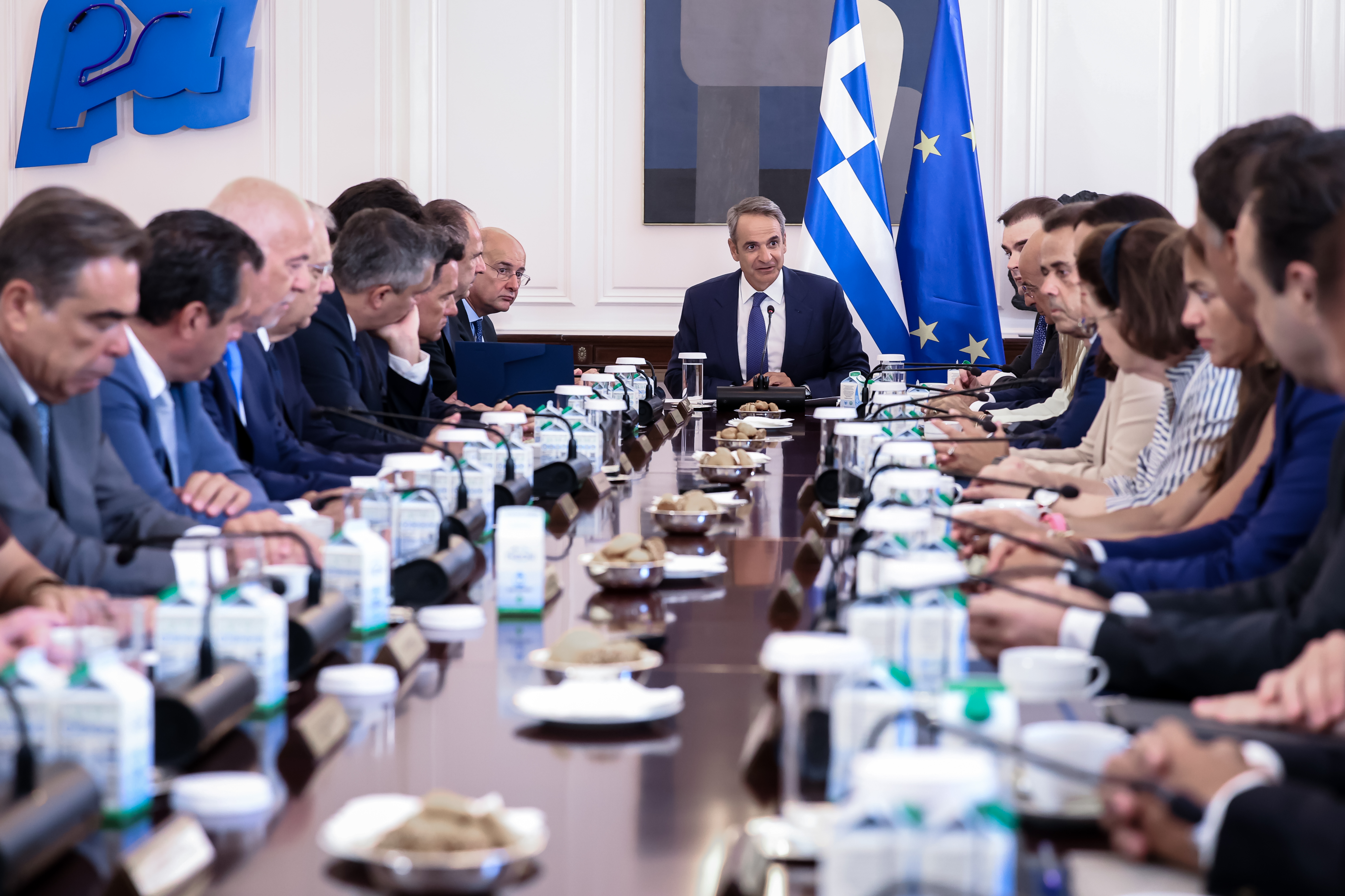Mitsotakis Seeks to Rein in Government After ‘Gaffes’