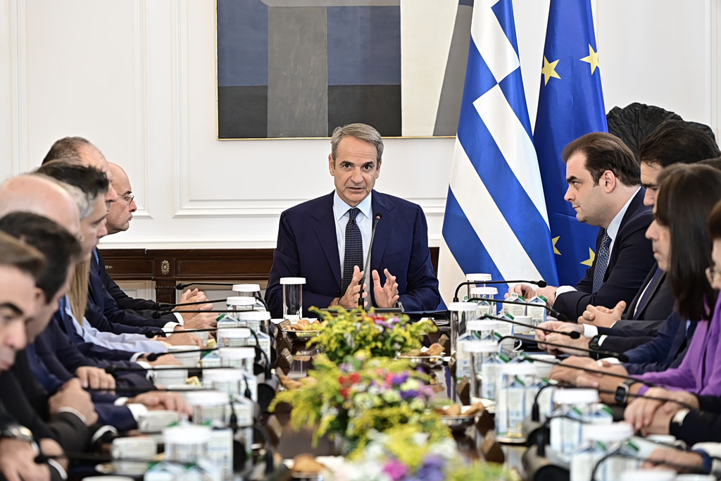 Mitsotakis Announces Fuel Subsidies and Debt Repayment Plan