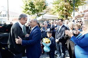 Mitsotakis Tours Northern Greece, Courts Disaffected Voters