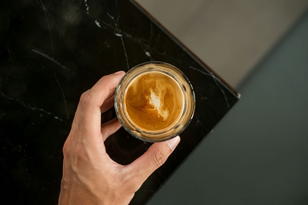 Coffee Defies the Squeeze as Greek Consumers Rewrite Their Habits
