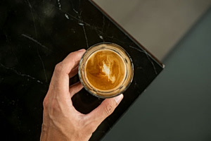 Coffee Defies the Squeeze as Greek Consumers Rewrite Their Habits