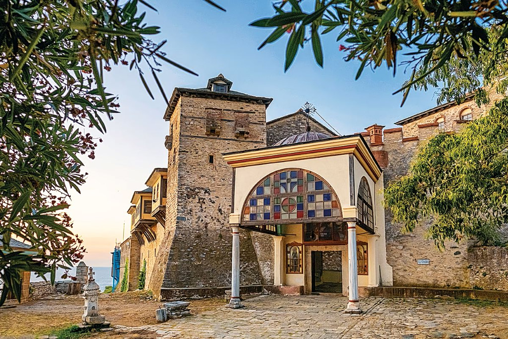 Athos Zone: Mount Athos in the Age of Apps