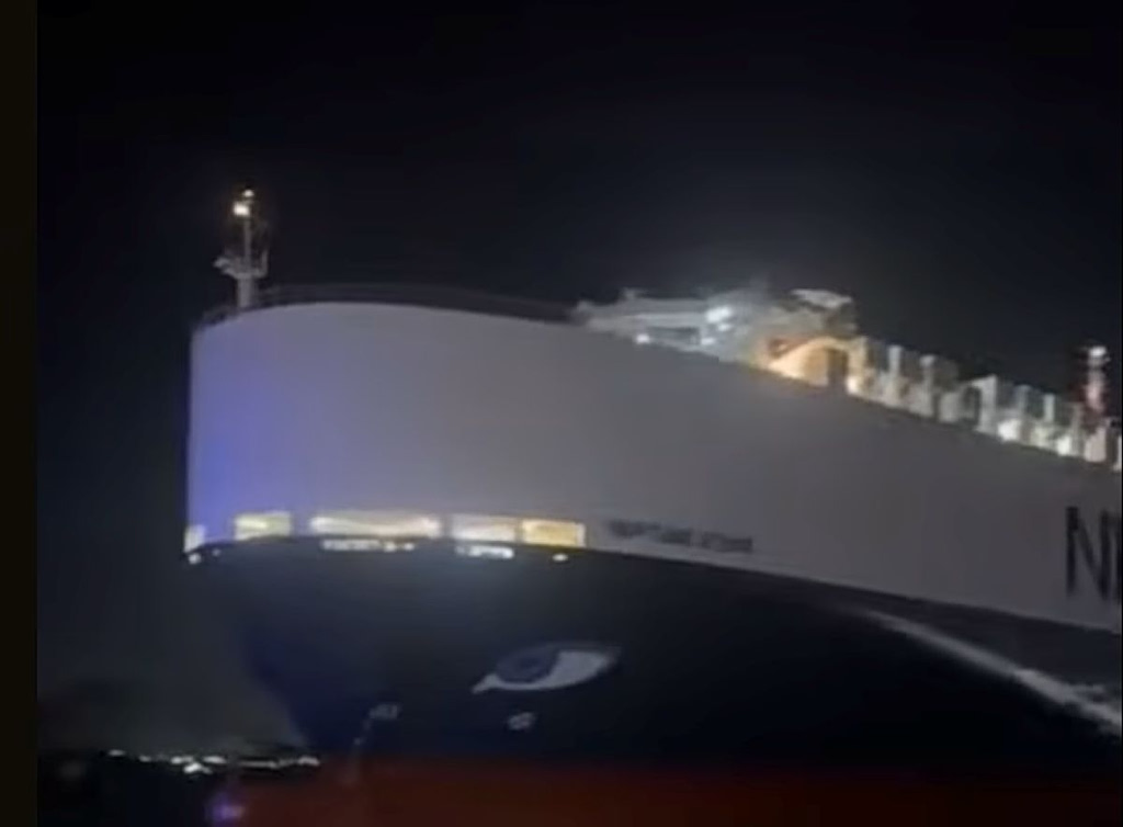 Car Carrier Neptune Ethos Runs Aground off Salamina