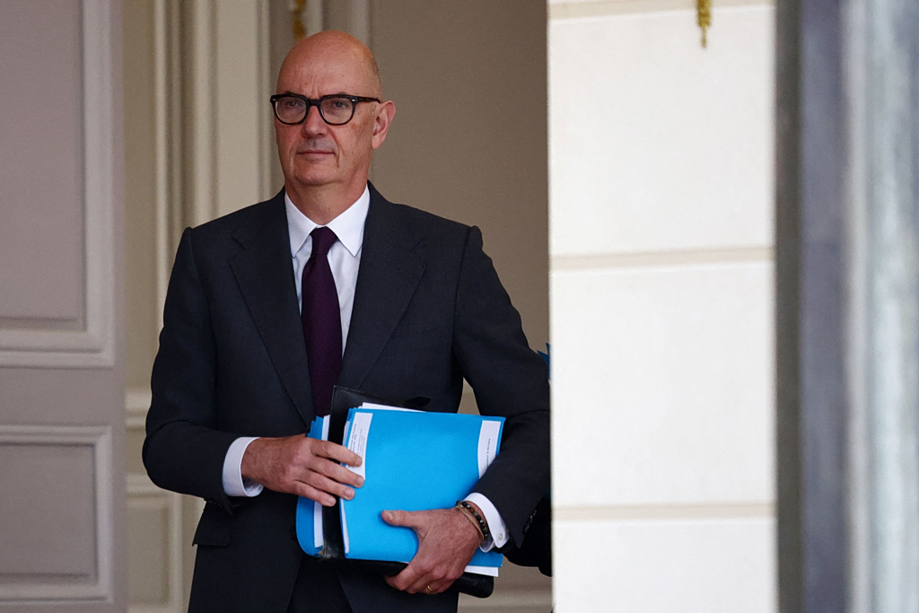 French Government Is Willing to Bypass Parliament to Pass Billions in Cuts