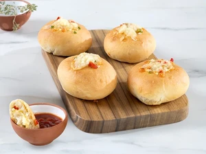 Stuffed Pizza Buns with Mozzarella, Tomato, and Pepper