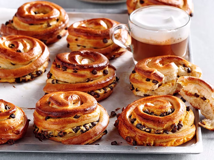 Cream and Chocolate-Filled Sweet Rolls