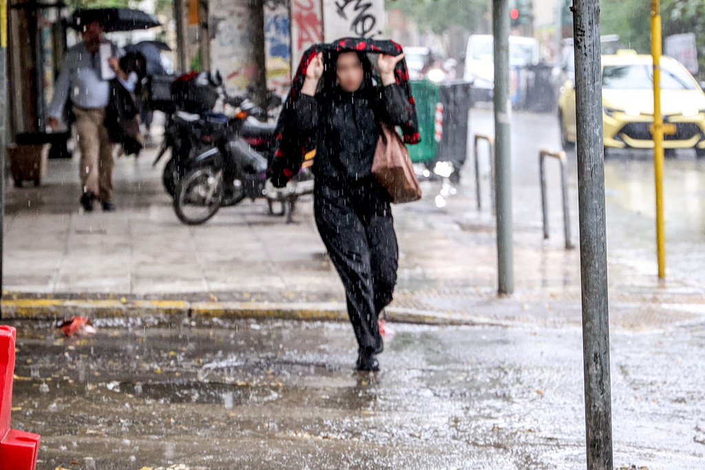 Greece Storm Alert: Red Code Activated, Schools Close Wednesday