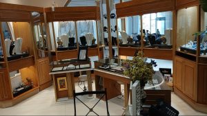 Rhodes Jewelry Store Employee Admits Stealing 52 Gold Rings Worth 100K€