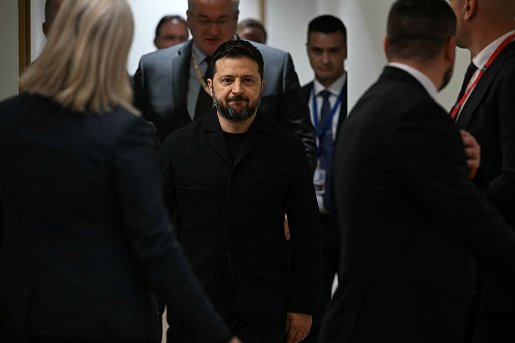 Ukraine Hits Russian Refinery as Zelensky Feels Betrayed by Trump