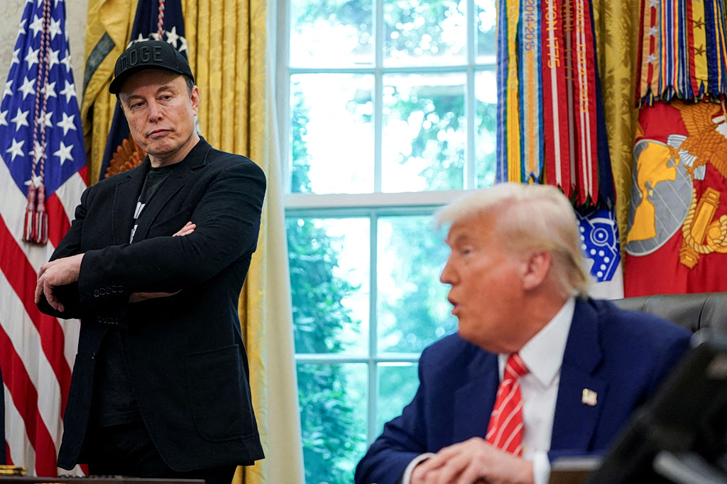 Musk Ordered Starlink Slowdown That Blindsided Ukraine