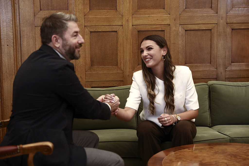 Myrto Korovesi, Youngest Independent MP Joins PASOK