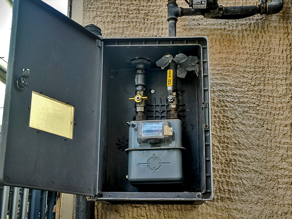 Kolonos Alert: 4 Schools Evacuated After Gas Pipe Damage