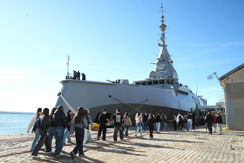 Crowds flock to Greek Frigate ‘Kimon’ in Thessaloniki