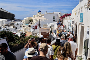 Greek Tourism Revenue Rises 9.4% in First Eight Months: BoG