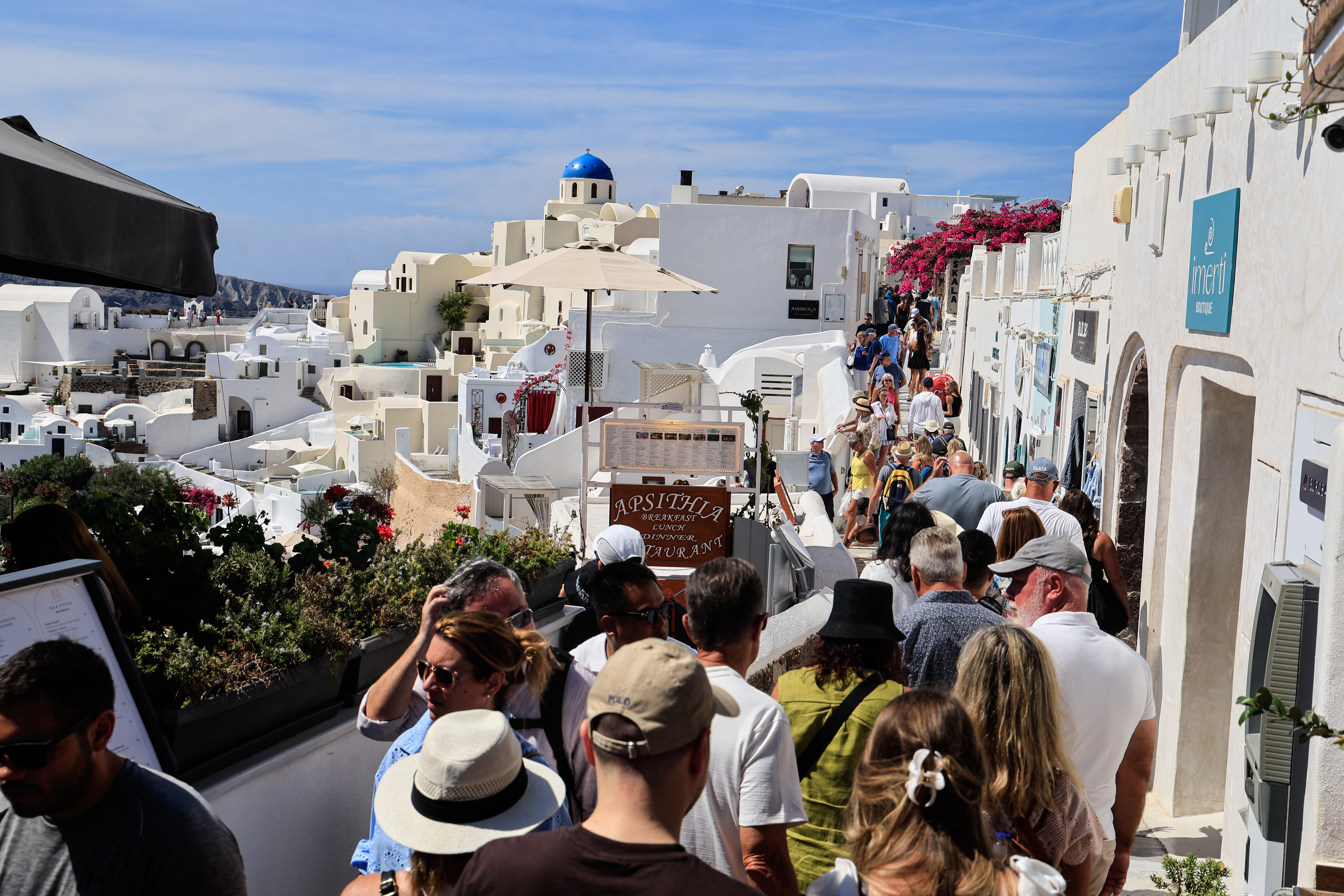 Greek Tourism Revenue Rises 9.4% in First Eight Months: BoG