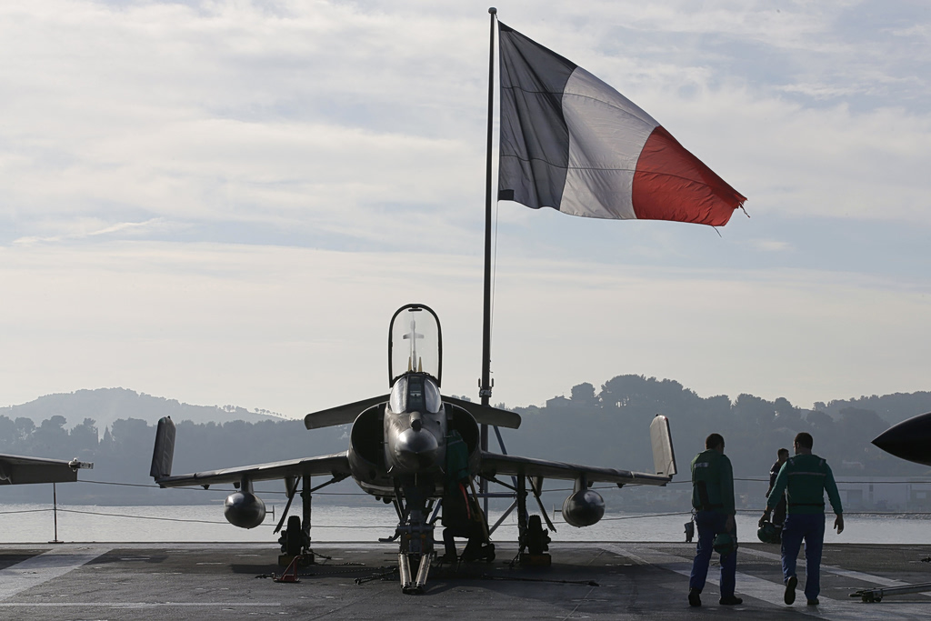 France’s Nuclear Forces Bring In Neighbors to Keep Russia in Check