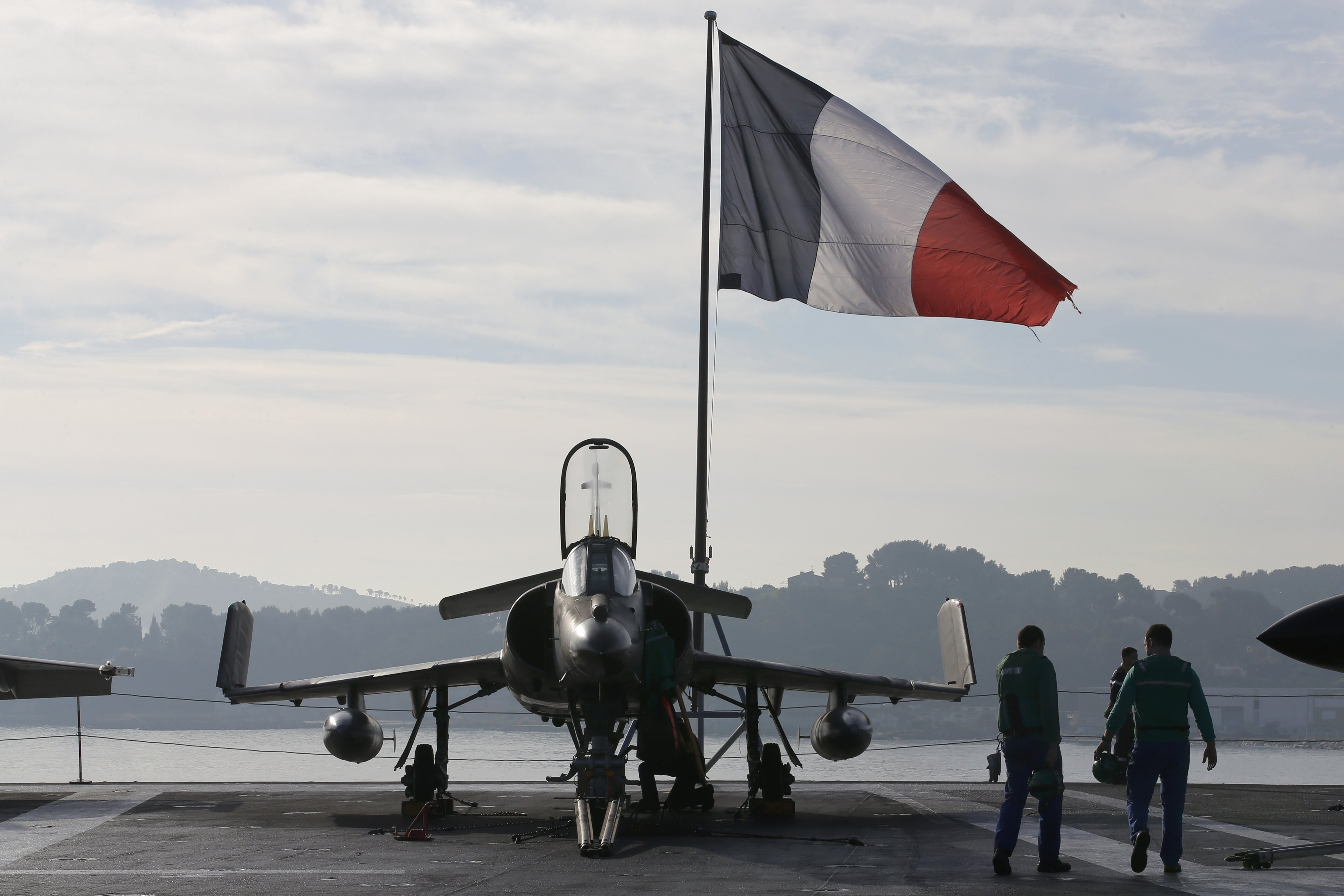 France’s Nuclear Forces Bring In Neighbors to Keep Russia in Check