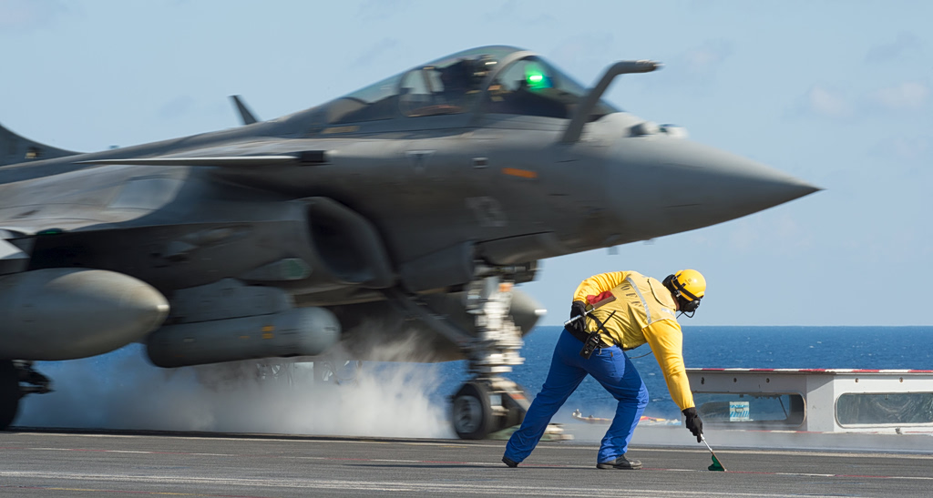 France’s Nuclear Forces Bring In Neighbors to Keep Russia in Check