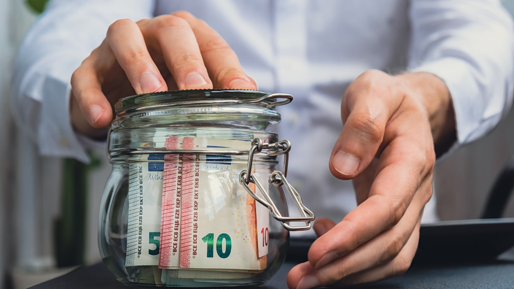 The Keys to Greece’s New Savings Accounts for Young People
